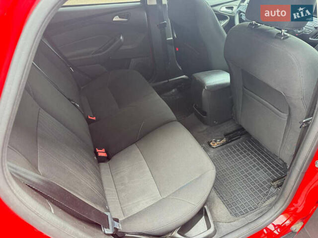 Красный Форд Фокус, объемом двигателя 2 л и пробегом 220 тыс. км за 7500 $, фото 21 на Automoto.ua