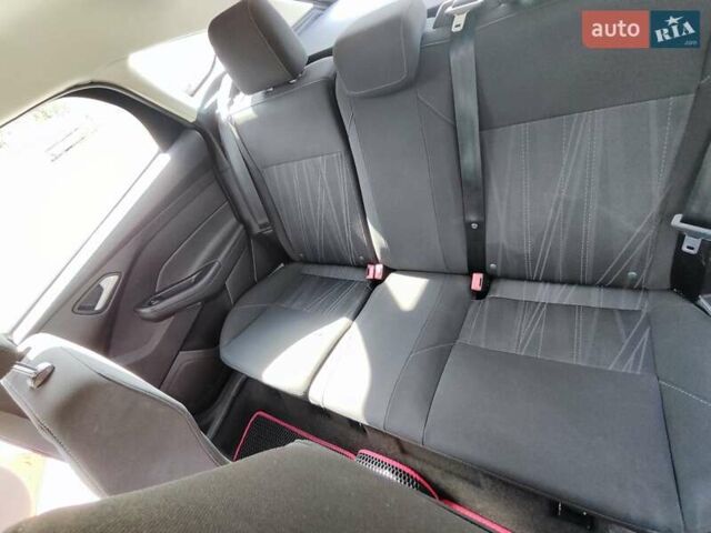 Красный Форд Фокус, объемом двигателя 2 л и пробегом 145 тыс. км за 8700 $, фото 97 на Automoto.ua