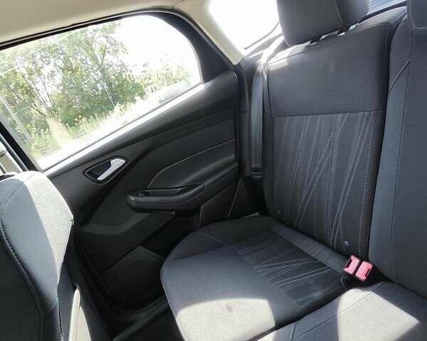 Красный Форд Фокус, объемом двигателя 2 л и пробегом 145 тыс. км за 8700 $, фото 107 на Automoto.ua