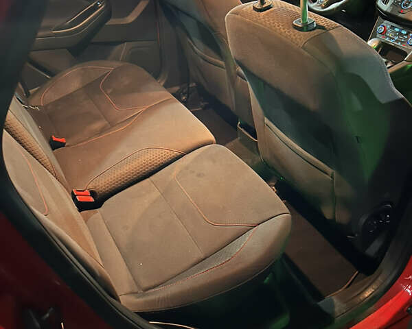 Красный Форд Фокус, объемом двигателя 1 л и пробегом 114 тыс. км за 7400 $, фото 10 на Automoto.ua