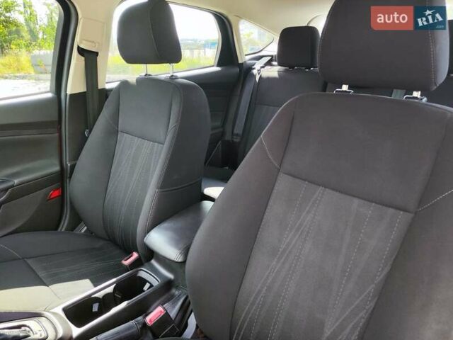 Красный Форд Фокус, объемом двигателя 2 л и пробегом 145 тыс. км за 8700 $, фото 88 на Automoto.ua