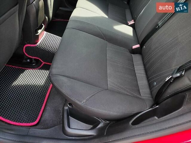 Червоний Форд Фокус, об'ємом двигуна 2 л та пробігом 149 тис. км за 7777 $, фото 43 на Automoto.ua