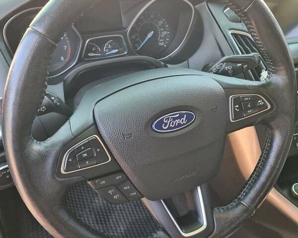 Красный Форд Фокус, объемом двигателя 2 л и пробегом 81 тыс. км за 8900 $, фото 54 на Automoto.ua