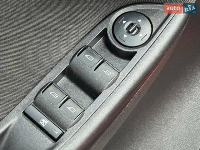 Красный Форд Фокус, объемом двигателя 2 л и пробегом 220 тыс. км за 7500 $, фото 13 на Automoto.ua