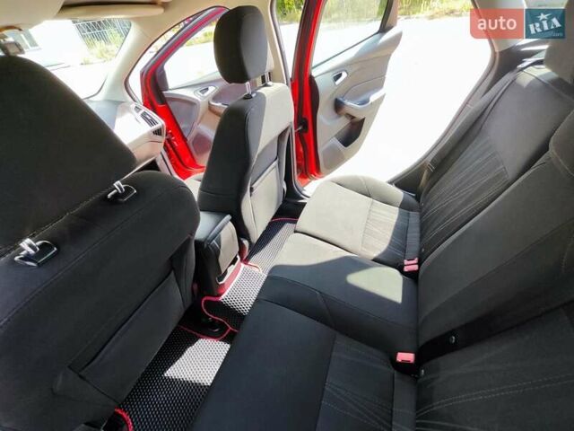Красный Форд Фокус, объемом двигателя 2 л и пробегом 145 тыс. км за 8700 $, фото 102 на Automoto.ua