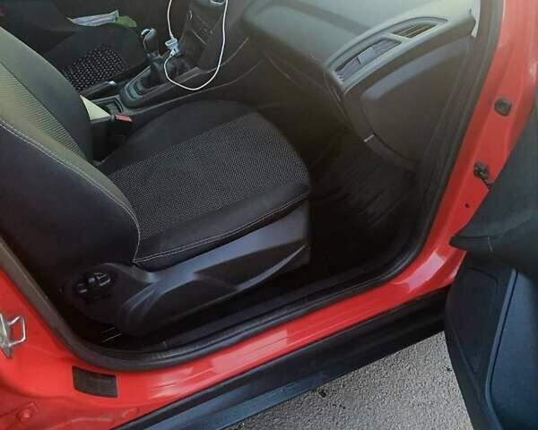 Червоний Форд Фокус, об'ємом двигуна 1.6 л та пробігом 152 тис. км за 8500 $, фото 2 на Automoto.ua