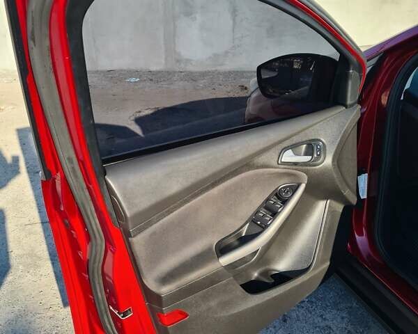 Красный Форд Фокус, объемом двигателя 2 л и пробегом 81 тыс. км за 8900 $, фото 25 на Automoto.ua