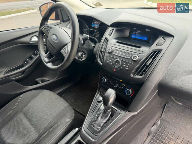 Красный Форд Фокус, объемом двигателя 2 л и пробегом 220 тыс. км за 7800 $, фото 10 на Automoto.ua