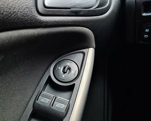 Красный Форд Фокус, объемом двигателя 2 л и пробегом 81 тыс. км за 8900 $, фото 88 на Automoto.ua