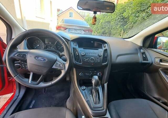 Красный Форд Фокус, объемом двигателя 2 л и пробегом 124 тыс. км за 8700 $, фото 4 на Automoto.ua