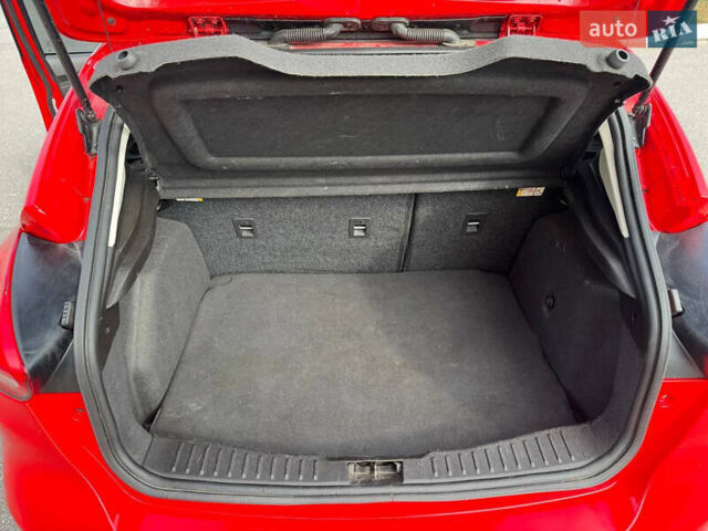 Красный Форд Фокус, объемом двигателя 2 л и пробегом 220 тыс. км за 7500 $, фото 10 на Automoto.ua