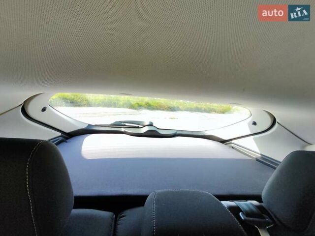 Красный Форд Фокус, объемом двигателя 2 л и пробегом 145 тыс. км за 8700 $, фото 106 на Automoto.ua