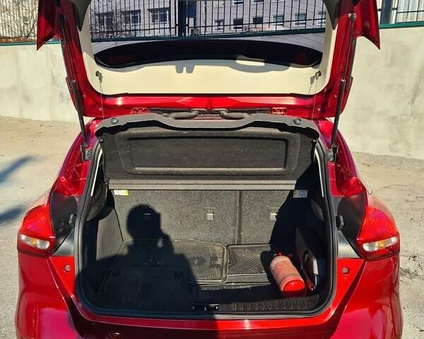 Красный Форд Фокус, объемом двигателя 2 л и пробегом 81 тыс. км за 8900 $, фото 21 на Automoto.ua