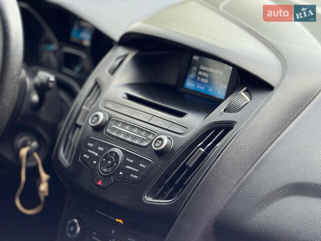 Красный Форд Фокус, объемом двигателя 2 л и пробегом 220 тыс. км за 7500 $, фото 18 на Automoto.ua