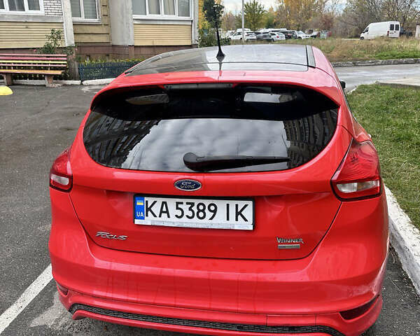 Красный Форд Фокус, объемом двигателя 1 л и пробегом 114 тыс. км за 7400 $, фото 4 на Automoto.ua