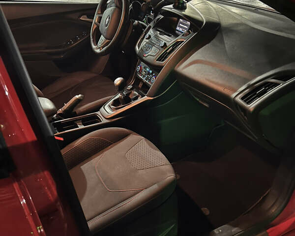 Красный Форд Фокус, объемом двигателя 1 л и пробегом 114 тыс. км за 7400 $, фото 9 на Automoto.ua