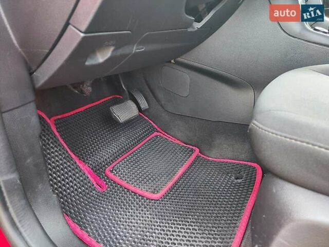 Червоний Форд Фокус, об'ємом двигуна 2 л та пробігом 149 тис. км за 7777 $, фото 41 на Automoto.ua