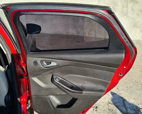 Красный Форд Фокус, объемом двигателя 2 л и пробегом 81 тыс. км за 8900 $, фото 27 на Automoto.ua