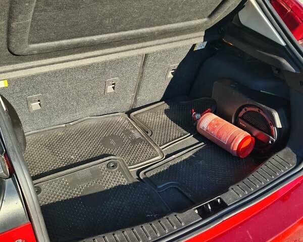 Красный Форд Фокус, объемом двигателя 2 л и пробегом 81 тыс. км за 8900 $, фото 22 на Automoto.ua