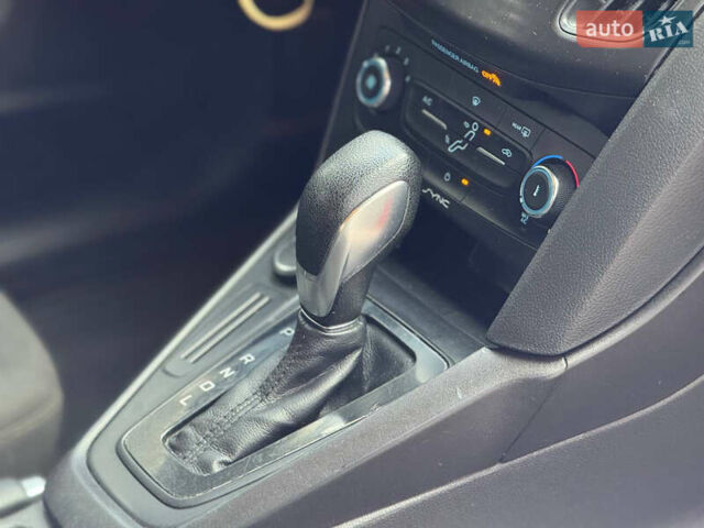 Красный Форд Фокус, объемом двигателя 2 л и пробегом 220 тыс. км за 7500 $, фото 17 на Automoto.ua