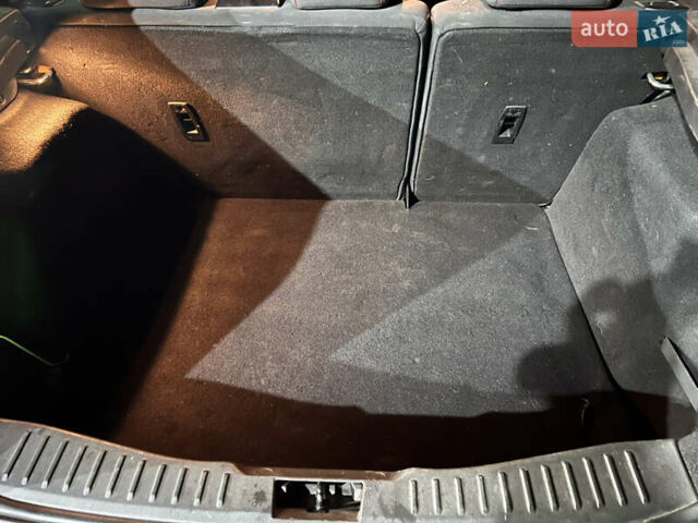 Красный Форд Фокус, объемом двигателя 1 л и пробегом 114 тыс. км за 7400 $, фото 11 на Automoto.ua