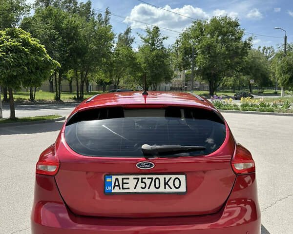 Красный Форд Фокус, объемом двигателя 1 л и пробегом 103 тыс. км за 9800 $, фото 5 на Automoto.ua
