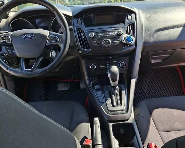 Красный Форд Фокус, объемом двигателя 2 л и пробегом 151 тыс. км за 8000 $, фото 5 на Automoto.ua