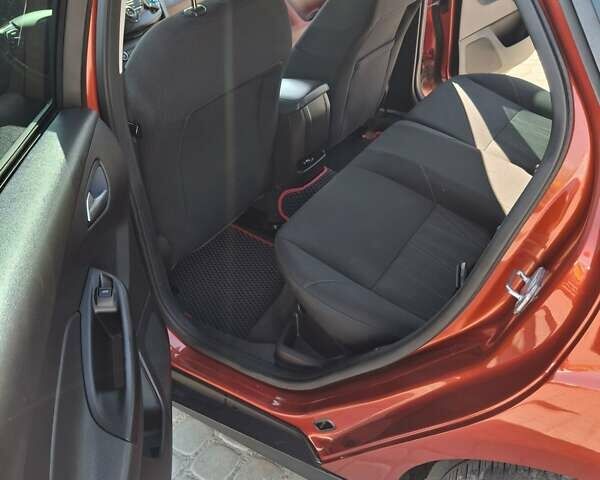 Красный Форд Фокус, объемом двигателя 2 л и пробегом 151 тыс. км за 8000 $, фото 6 на Automoto.ua