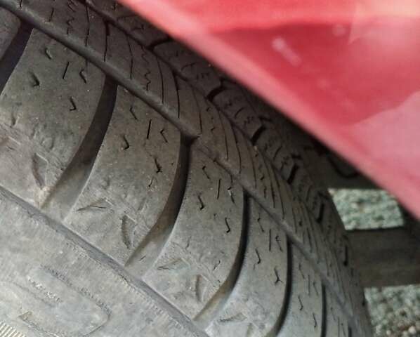 Красный Форд Фокус, объемом двигателя 2 л и пробегом 260 тыс. км за 3100 $, фото 4 на Automoto.ua