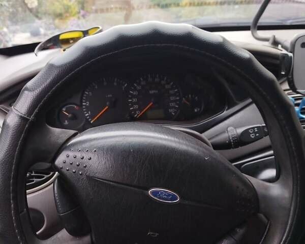 Красный Форд Фокус, объемом двигателя 2.02 л и пробегом 295 тыс. км за 2500 $, фото 9 на Automoto.ua