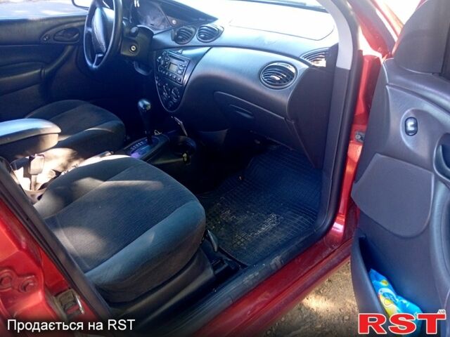 Красный Форд Фокус, объемом двигателя 2 л и пробегом 190 тыс. км за 2800 $, фото 4 на Automoto.ua