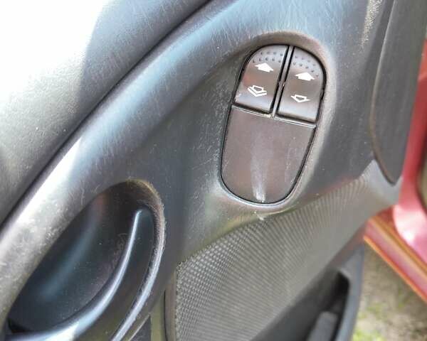 Красный Форд Фокус, объемом двигателя 1.6 л и пробегом 539 тыс. км за 3000 $, фото 12 на Automoto.ua