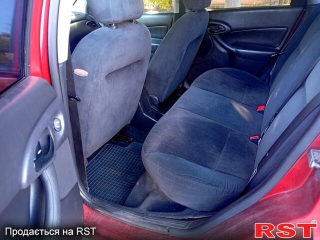 Красный Форд Фокус, объемом двигателя 2 л и пробегом 190 тыс. км за 2800 $, фото 3 на Automoto.ua