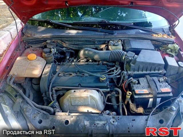 Красный Форд Фокус, объемом двигателя 2 л и пробегом 190 тыс. км за 2800 $, фото 1 на Automoto.ua