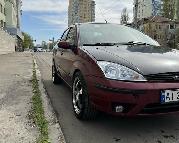 Красный Форд Фокус, объемом двигателя 1.8 л и пробегом 250 тыс. км за 2999 $, фото 2 на Automoto.ua