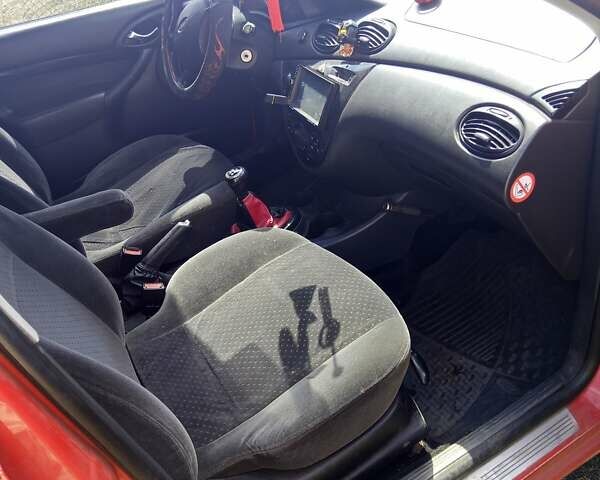 Красный Форд Фокус, объемом двигателя 1.8 л и пробегом 361 тыс. км за 2800 $, фото 7 на Automoto.ua