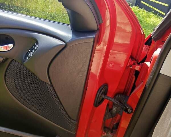 Красный Форд Фокус, объемом двигателя 1.8 л и пробегом 361 тыс. км за 2800 $, фото 16 на Automoto.ua