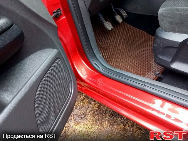 Красный Форд Фокус, объемом двигателя 1.6 л и пробегом 370 тыс. км за 4100 $, фото 7 на Automoto.ua