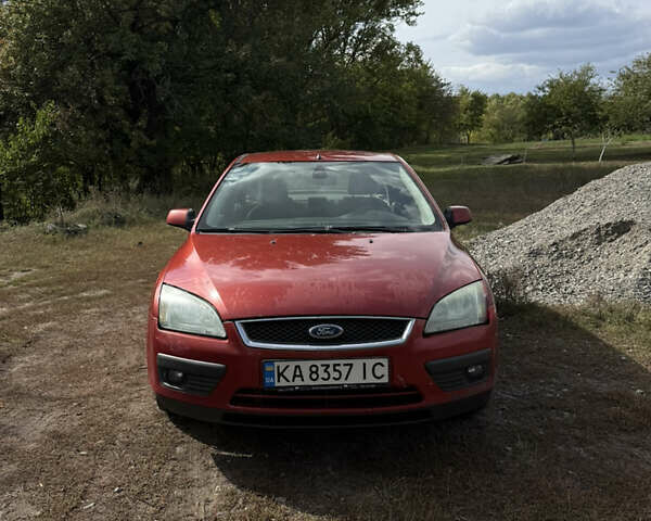 Красный Форд Фокус, объемом двигателя 2 л и пробегом 470 тыс. км за 2150 $, фото 1 на Automoto.ua