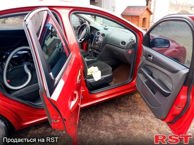 Красный Форд Фокус, объемом двигателя 1.6 л и пробегом 370 тыс. км за 4100 $, фото 3 на Automoto.ua