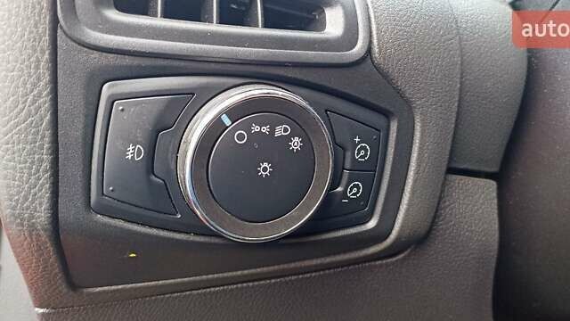 Красный Форд Фокус, объемом двигателя 2 л и пробегом 169 тыс. км за 7650 $, фото 39 на Automoto.ua