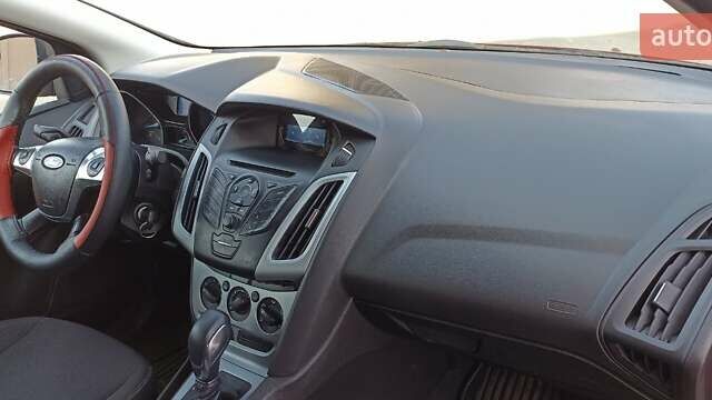 Красный Форд Фокус, объемом двигателя 2 л и пробегом 169 тыс. км за 7650 $, фото 64 на Automoto.ua