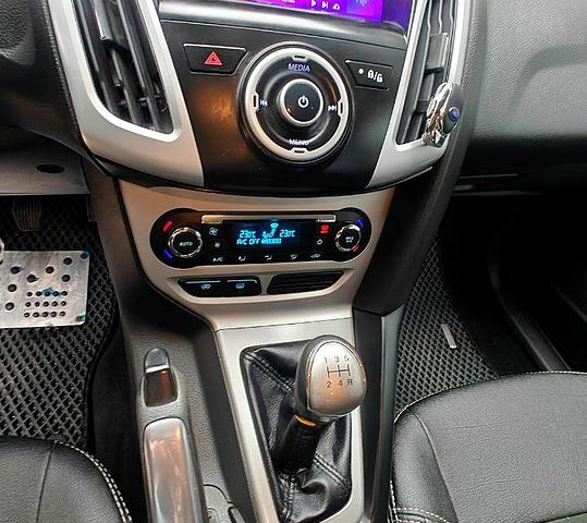 Красный Форд Фокус, объемом двигателя 1.6 л и пробегом 26 тыс. км за 13000 $, фото 9 на Automoto.ua