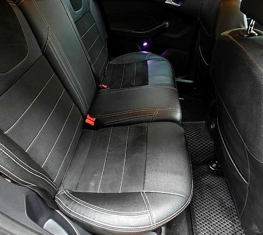 Красный Форд Фокус, объемом двигателя 1.6 л и пробегом 26 тыс. км за 13000 $, фото 12 на Automoto.ua