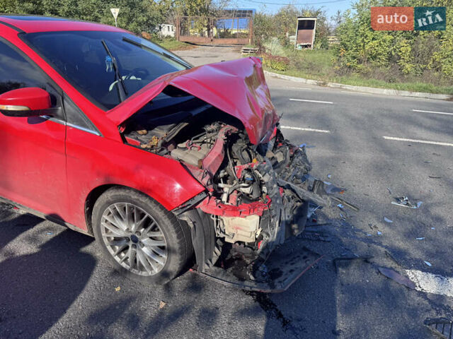 Червоний Форд Фокус, об'ємом двигуна 2 л та пробігом 220 тис. км за 4000 $, фото 2 на Automoto.ua