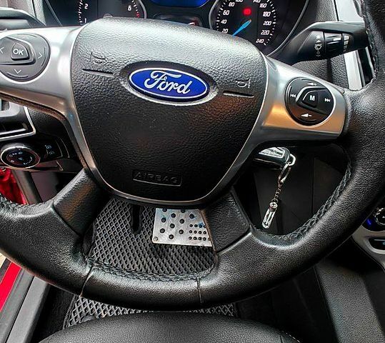 Красный Форд Фокус, объемом двигателя 1.6 л и пробегом 26 тыс. км за 13000 $, фото 11 на Automoto.ua