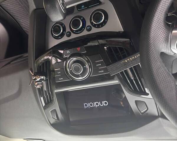 Красный Форд Фокус, объемом двигателя 2 л и пробегом 144 тыс. км за 7800 $, фото 15 на Automoto.ua