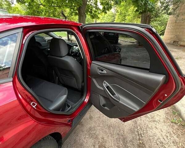 Красный Форд Фокус, объемом двигателя 2 л и пробегом 127 тыс. км за 7700 $, фото 7 на Automoto.ua