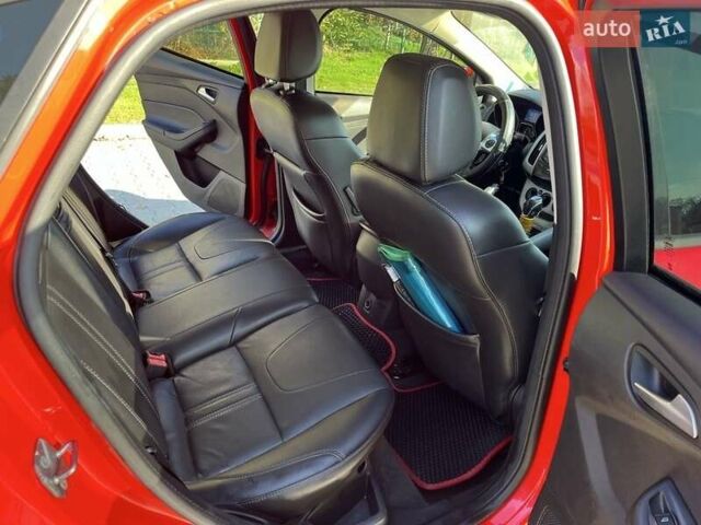 Красный Форд Фокус, объемом двигателя 2 л и пробегом 247 тыс. км за 7000 $, фото 1 на Automoto.ua