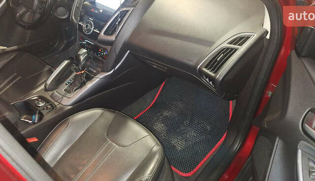 Красный Форд Фокус, объемом двигателя 2 л и пробегом 130 тыс. км за 9300 $, фото 26 на Automoto.ua